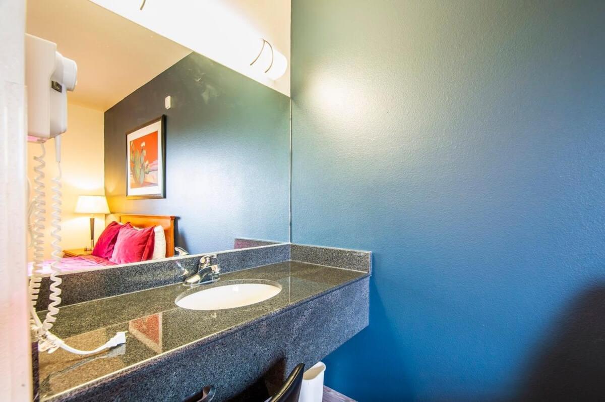 Sierra Vista Studio Apartment With Full Kitchen And King Bed Exterior photo